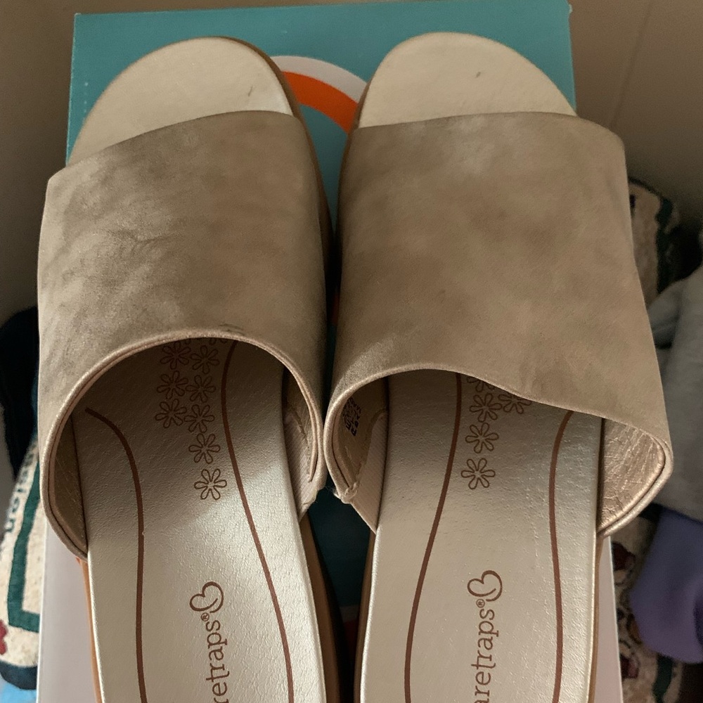 Ladies sandals